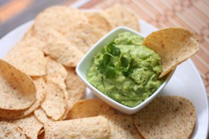 Easy, cilantro guacamole! alimentageuse.com