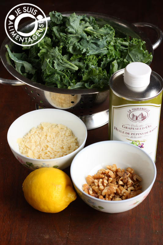 A new spin on pesto, this time with kale! #alimentageuse #cleaneating #vegetarian #green