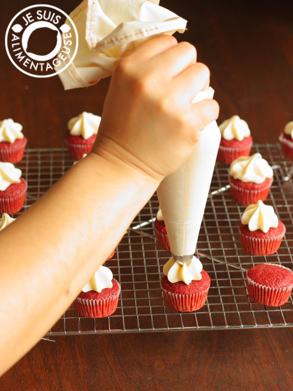 Natural Red Velvet Cupcakes | alimentageuse.com - Naturally made, vegan with no artificial food colouring! #cupcakes #vegan #beets