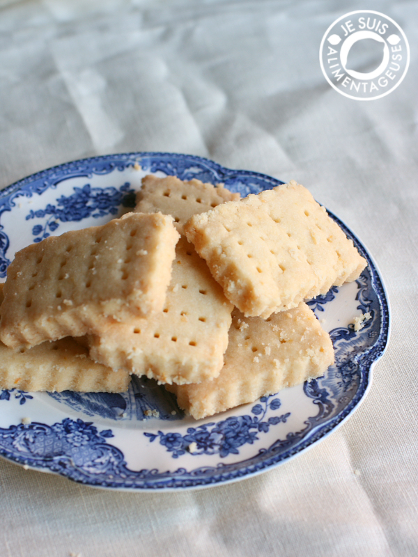 Vegan lemon shortbread | alimentageuse.com #holidays #lemon #cookies #shortbread