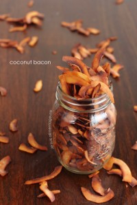 Coconut bacon, because you sometimes crave something smoky, salty and crunchy. | Je suis alimentageuse | #vegan #glutenfree #coconut #DIY