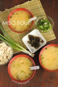 Vegan miso soup that is easy to make at home! #vegan #Japanese #probiotic