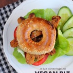 Need a fresh and filling sandwich for lunch? Make yourself a vegan BLT =) | alimentageuse.com | #lunch #vegan #tempeh