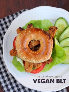 Need a fresh and filling sandwich for lunch? Make yourself a vegan BLT =) | alimentageuse.com | #lunch #vegan #tempeh
