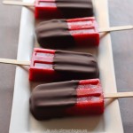 Chocolate Covered Strawberry Popsicles | Je suis alimentageuse | #vegan #summer #popsicles #strawberries