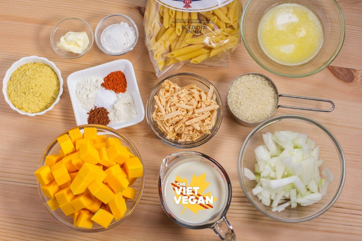 Vegan Butternut Squash Mac and Cheese with Panko Crumb Crust | The Viet Vegan | Creamy, fall-spiced and comforting <3
