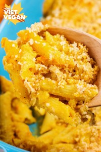 Vegan Butternut Squash Mac and Cheese with Panko Crumb Crust | The Viet Vegan | Creamy, fall-spiced and comforting