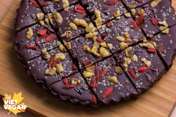 (Almost Raw) Vegan Superfood Brownies | The Viet Vegan | Fudgy, chocolaty, and full of good-for-you ingredients!