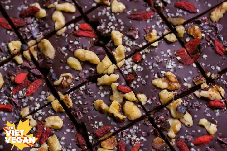 (Almost Raw) Vegan Superfood Brownies | The Viet Vegan | Fudgy, chocolaty, and full of good-for-you ingredients!