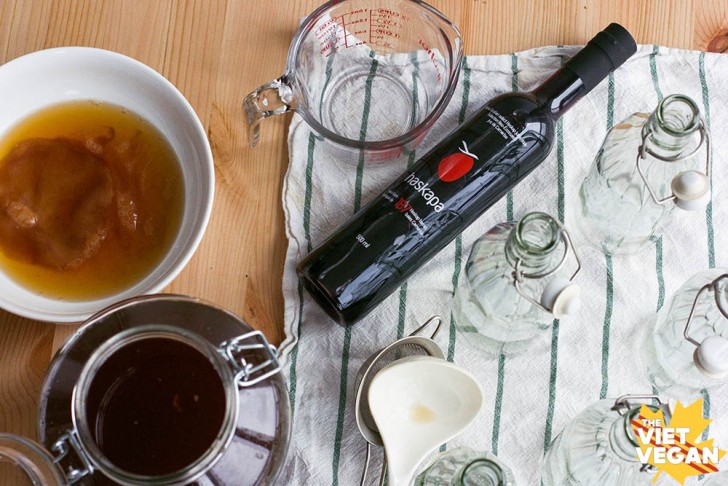 Homemade haskapa Kombucha | The Viet Vegan | Easy to make your own kombucha at home with tea, sugar, a SCOBY, and some haskapa berry juice!
