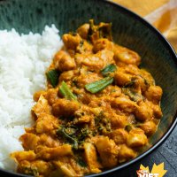Curry texture close up (yellow curry with onion, kale and chickpeas)