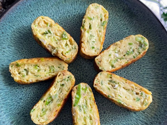 Seven pieces of Vietnamese vegan omelette in a star on a green plate